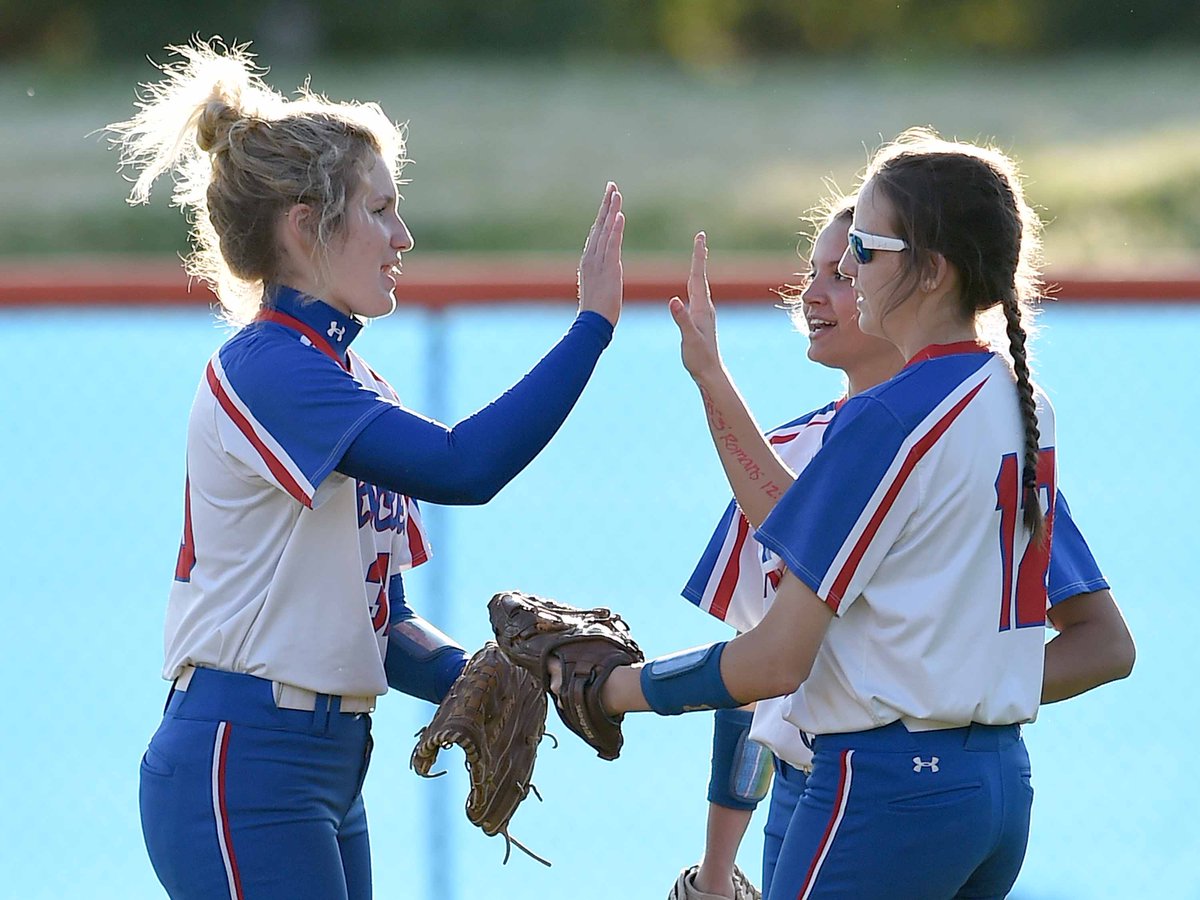 #Super25 🥎 Rankings:

1⃣<a href="/NeshobaCentral/">Neshoba Co. Schools</a>
2⃣<a href="/NorcoHSSoftball/">Norco High Softball</a>
3⃣@CRHSSB

Who else is in? 🤔

(Via <a href="/NFCAorg/">National Fastpitch Coaches Association</a>)

FULL RANKINGS HERE ➡️: bit.ly/2ONjwPm