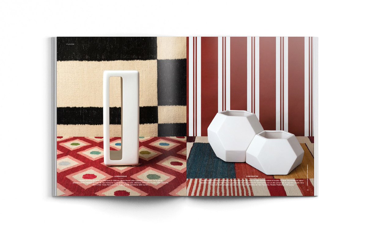 Y… ¿quién dice que las líneas no combinan con los cuadros y los puntos? Para nosotras fue suficiente probar con los diseños de estas alfombras y voilá… ¡Se hizo la luz! 🤪
📸 para Revista EME del <a href="/elmundoes/">EL MUNDO</a>  Septiembre 2018.