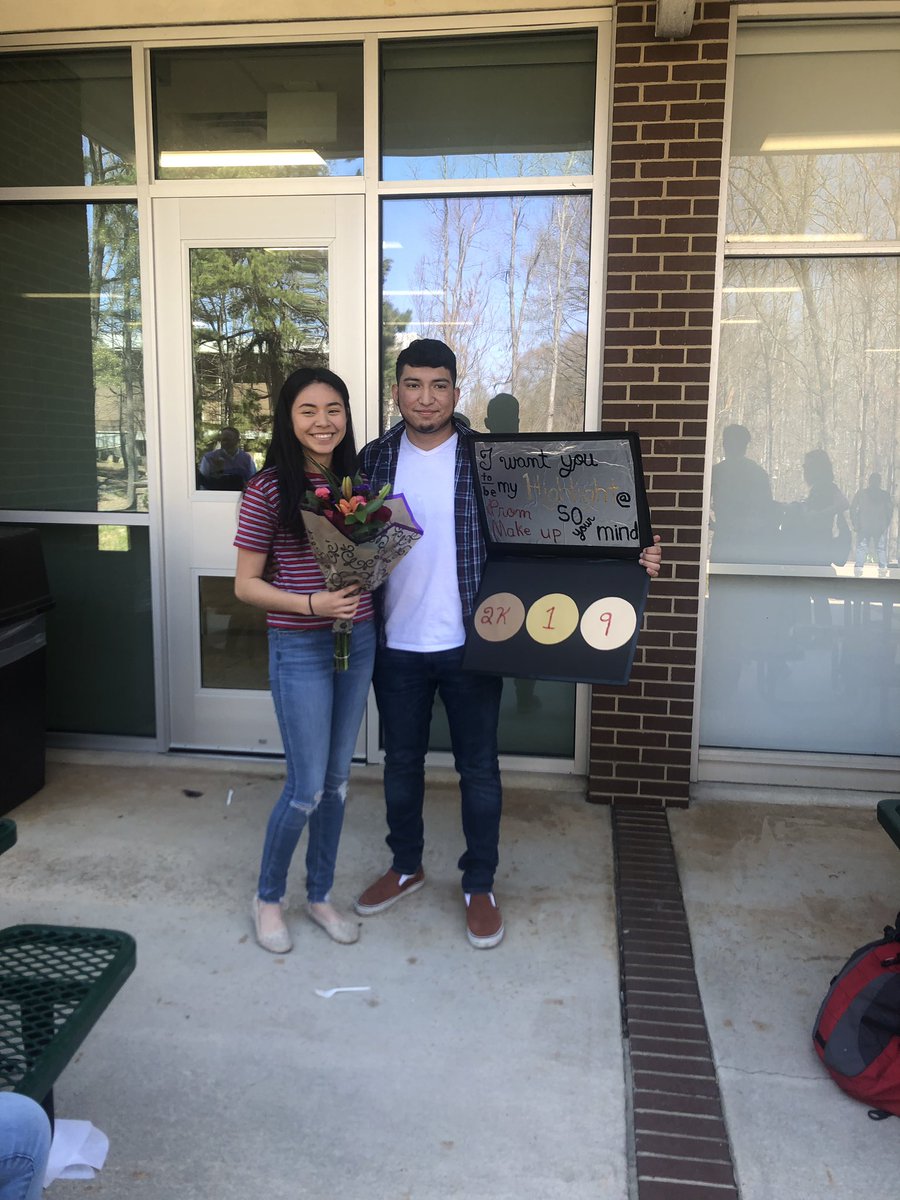 AshtonTomlinEdu's tweet photo. From promposals to puppies, we had a great time at RCC day! @MyRockinghamCC @DMcMichaelHS #HighFlyingPhoenix #RisingHigher https://t.co/YO8hlMcnAi