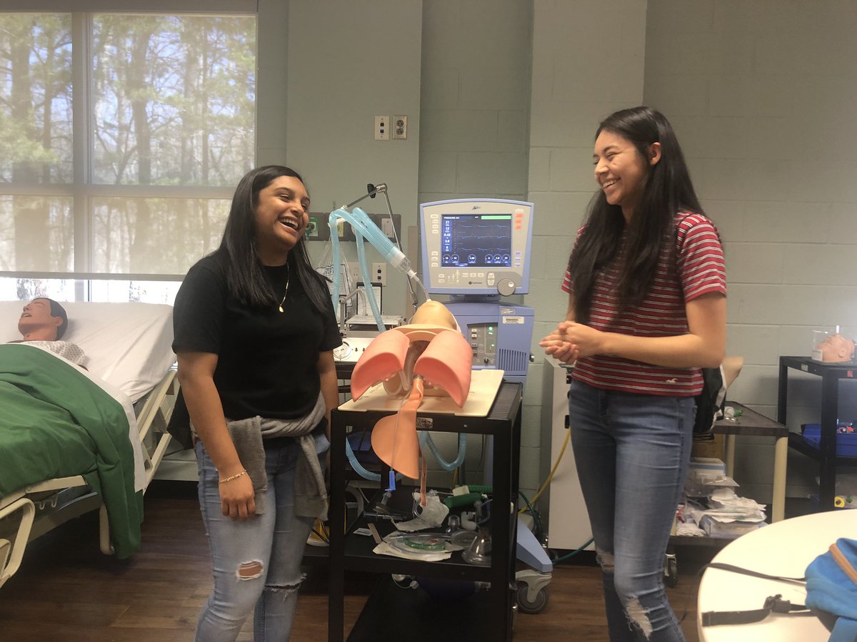 AshtonTomlinEdu's tweet photo. From promposals to puppies, we had a great time at RCC day! @MyRockinghamCC @DMcMichaelHS #HighFlyingPhoenix #RisingHigher https://t.co/YO8hlMcnAi