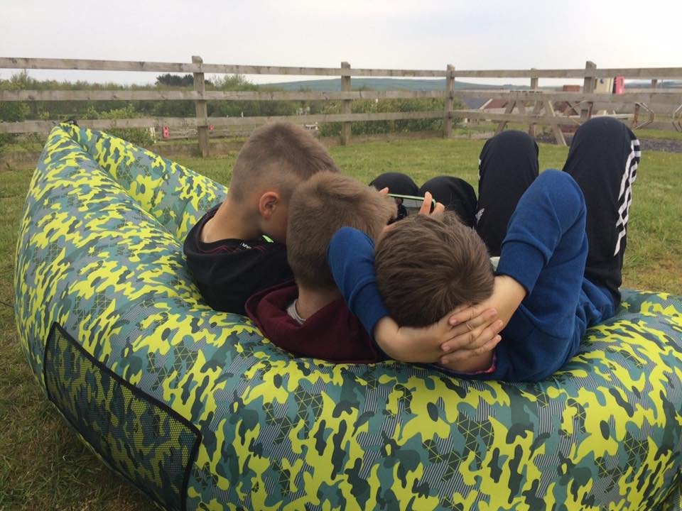 TModernGrandma's tweet image. Do you worry about how much screen time your kids spend on their devices?
#kidsscreentime #screentime #schoolholidays
ow.ly/DY6R50ot8Mm