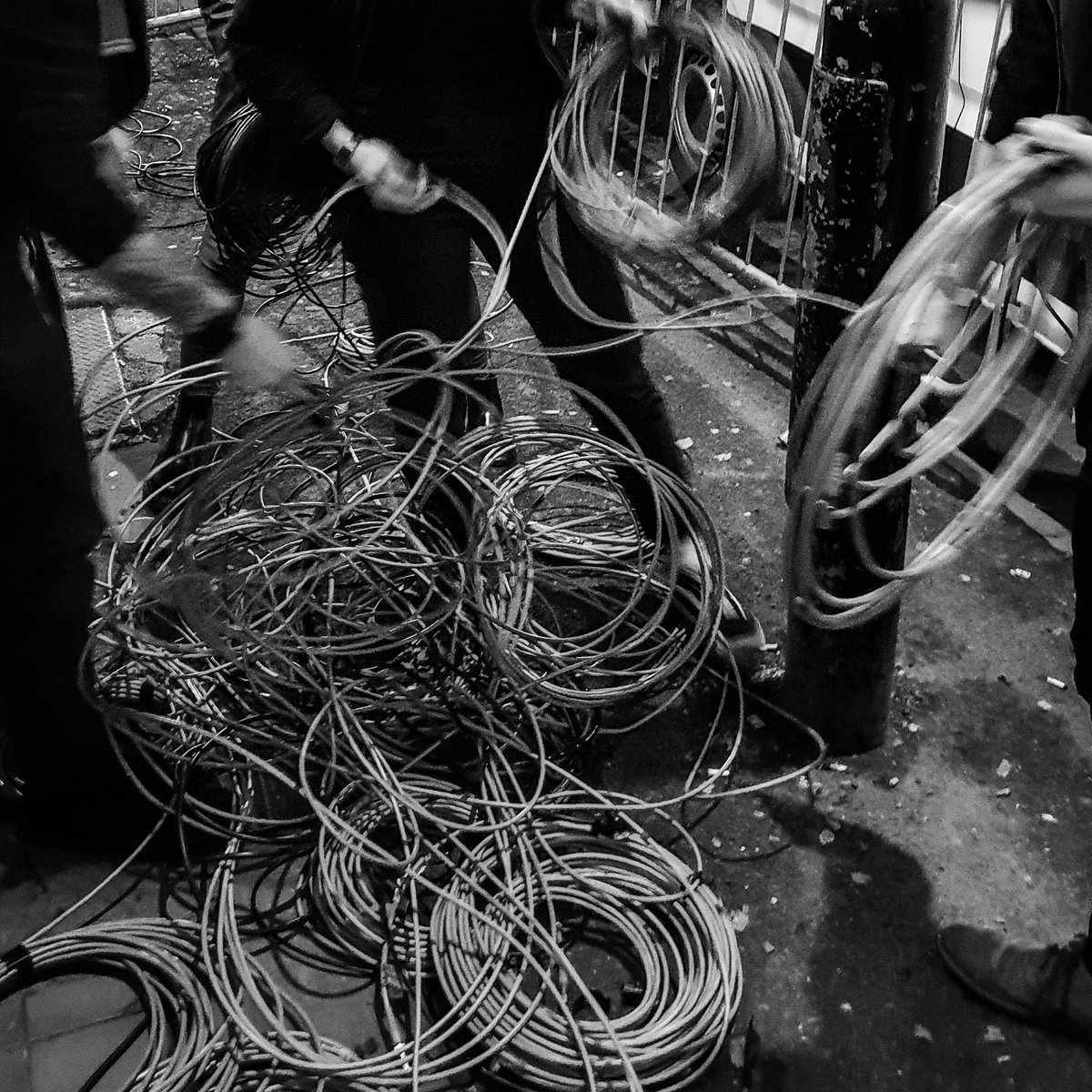 SlipstreamTV_'s tweet photo. Expectation VS Reality : The cable coiling edition ⚡️ 
@yes_mcr @crawfordandjohn #derig #cables #mcr https://t.co/S16sKzqUEm