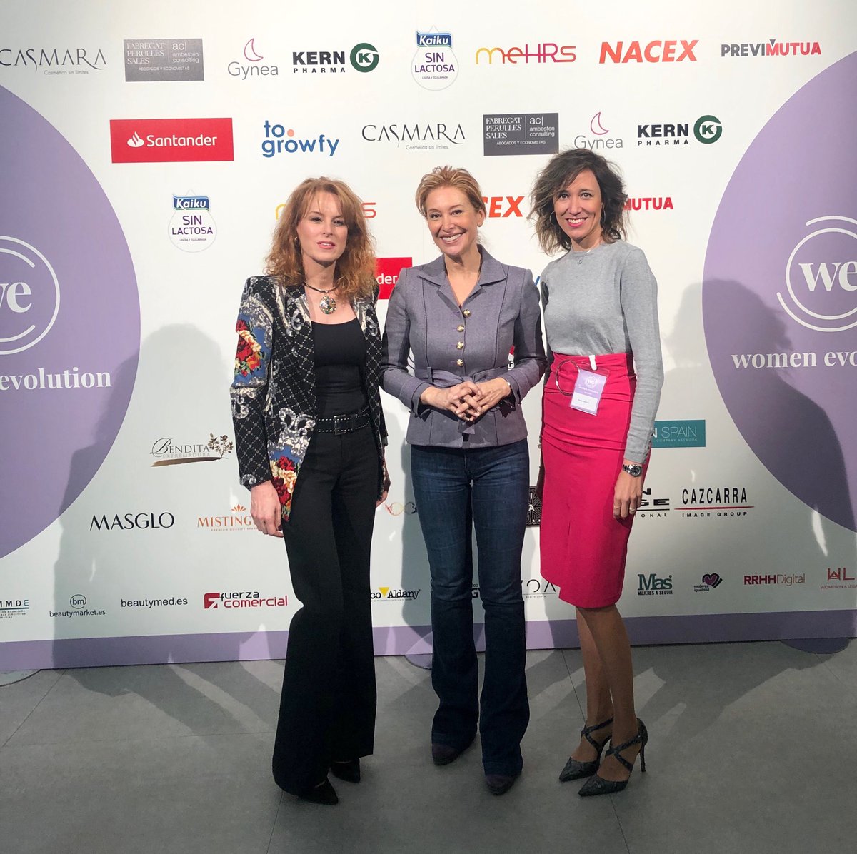 LomanaGloria's tweet photo. En #Ifema #WomanEvolution con ⁦⁦@TeresaViejo⁩ 🔝y ⁦@marlen_estevez_⁩ 🔝@WLW conectando liderazgo con emociones 🤩💯❗️ https://t.co/4nT8nr4jSx