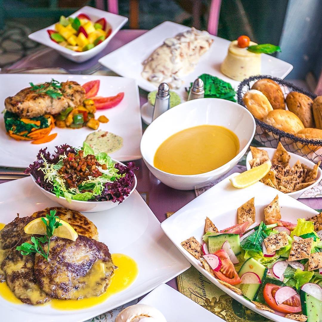 Shakespeare and Co tweet media