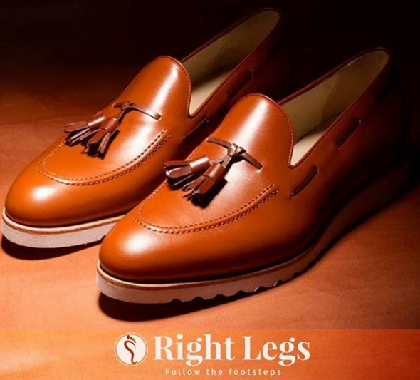 businessXplain's tweet photo. Temilade Adegbite, is the founder of Right Legs, a bespoke shoe-making business that specialises in the creation of men’s, women’s and children’s footwear, including a range of sandals and slippers, all produced using our unique designs 🇳🇬

therightlegs@gmail.com https://t.co/1lYR936Dja