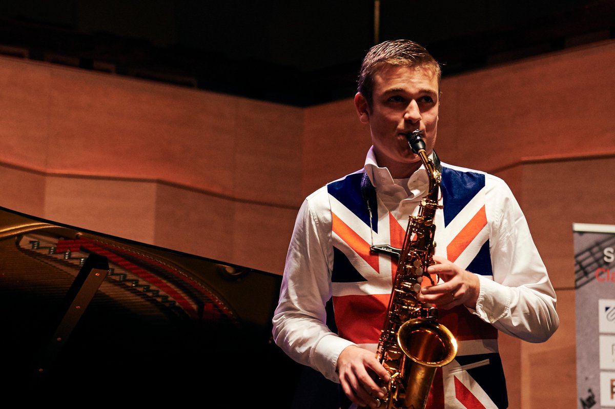 Classic Young Master 2018 Julian van der Linden, saxofoon, heeft samen met zijn nieuwe pianist Matthijs Jongen het afgelopen weekend (28 en 29 maart) tijdens het European Saxophone Forum in Wroclaw, Polen, een derde prijs gewonnen. #GefeliciteerdJulian