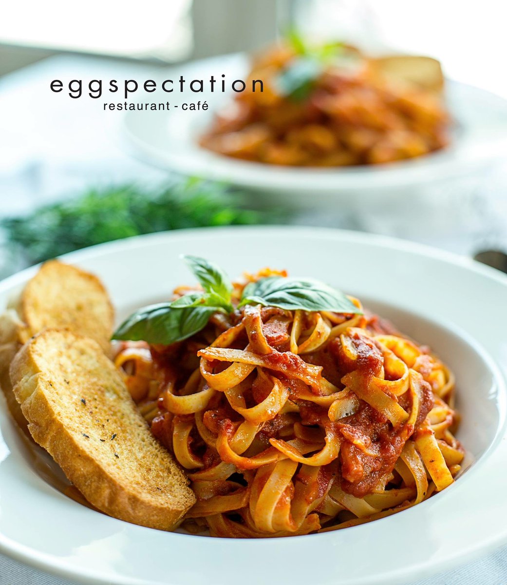 eggspectationqa's tweet photo. Long days call for tasty comfort food! Pasta Al Basilico E Pomodoro is our pick for today!
الأيام الطويلة تتدعو لأطباق لذيذة مقدمة لك من ايغزبيكتيشن طبق المعكرونة مع صلصة الطماطم هو اختيارنا لك اليوم 
#pasta #lunch #thepearl #doha #eggspectationqatar https://t.co/IGiLdk4WfT