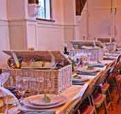 #Picnic hampers instead of the traditional #3course menu? If you want to challenge tradition on your #wedding day, there are rich and tasty alternatives to choose from. You can start your research with this article 👉buff.ly/2Fgmbhn