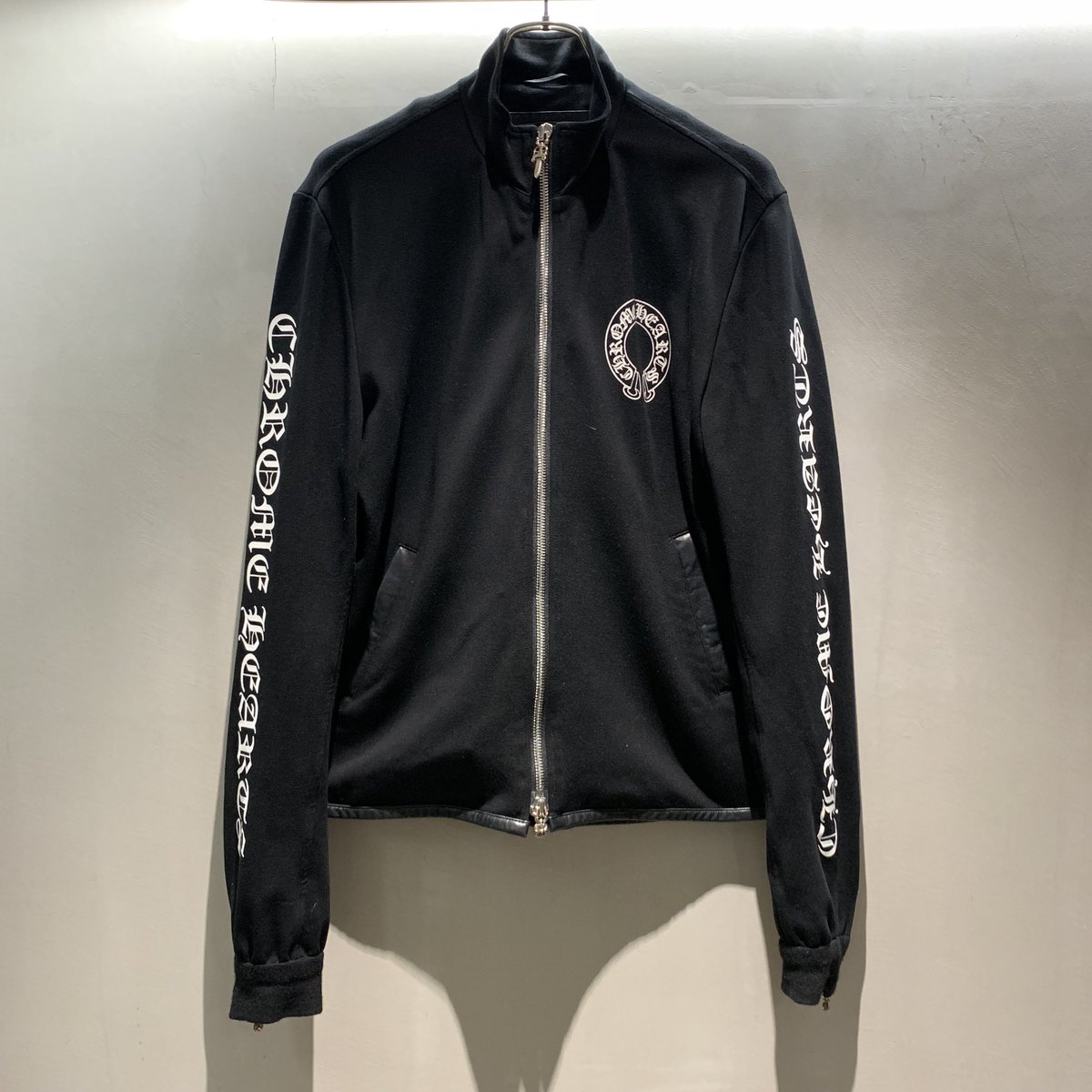 Twitter पर Rinkan新宿店 買取速報 Chrome Hearts トラックジャケット 1000円 買取りました Rinkan新宿店ではクロムハーツのアパレル買取強化中 Line査定も承り中です クロムハーツ 買取 Line Id Rinkan Shinjuku T Co H5xywzpq1g