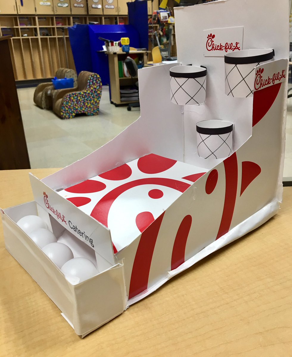 b_brendmcg's tweet photo. ✂️Wednesdays with FabMaker Lab kids were fun #gtownclubs Thanks Gtown cafeteria staff @cahallk for helping me save @ChickfilA catering boxes. I get my best #MakerSpace treasures from your staff❤️ Learning to make our own fun #CardboardArcade  #MarchMadness @NBA #MyOhioClassroom https://t.co/7FzGVUnit2