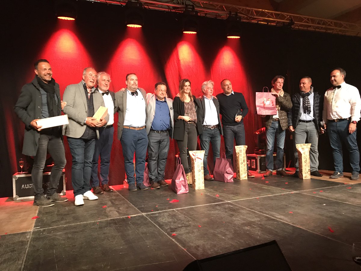 MapeiFrance's tweet photo. Fiers d'avoir reçu le #trophée du "Plus beau stand" produit de mise en oeuvre sur le salon des Ateliers du Commerce organisé par #CARESO/#ALGOREL. Merci pour cette distinction et bravo à tous les lauréats ! #progresserensemble #mapei #mapeifrance https://t.co/zrtOcHOZvy
