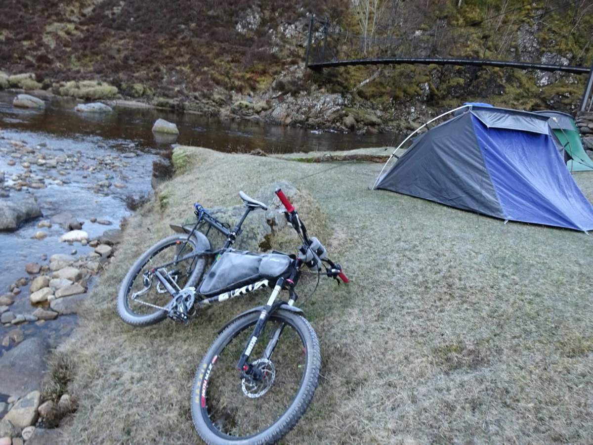 Jimmymod456's tweet photo. it's spring, so a weekend of bike packing up #Glentilt at the weekend. Didn't reckon on it dropping to -5  overnight #freezing #gonnaneedbetterthermals #cycling  #springsaddle19 https://t.co/nTl0vy26L3