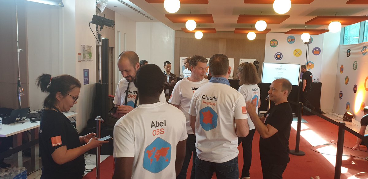 LaurentAlaus's tweet photo. #ProudToBeOrange
#CubeOrange

On y est !!! C'est la Finale 😉

4 équipes prêtes 😏

Qui connaît le mieux la stratégie @orange ? @orangebusiness ? @orangeafrica ? @Orange_France ? 

#Essentials2020
@hlakkache @CyrilBauchais @BeaMandine @olivier_ed @CGKaberry @Ot_nora https://t.co/HCYTUyTDXl