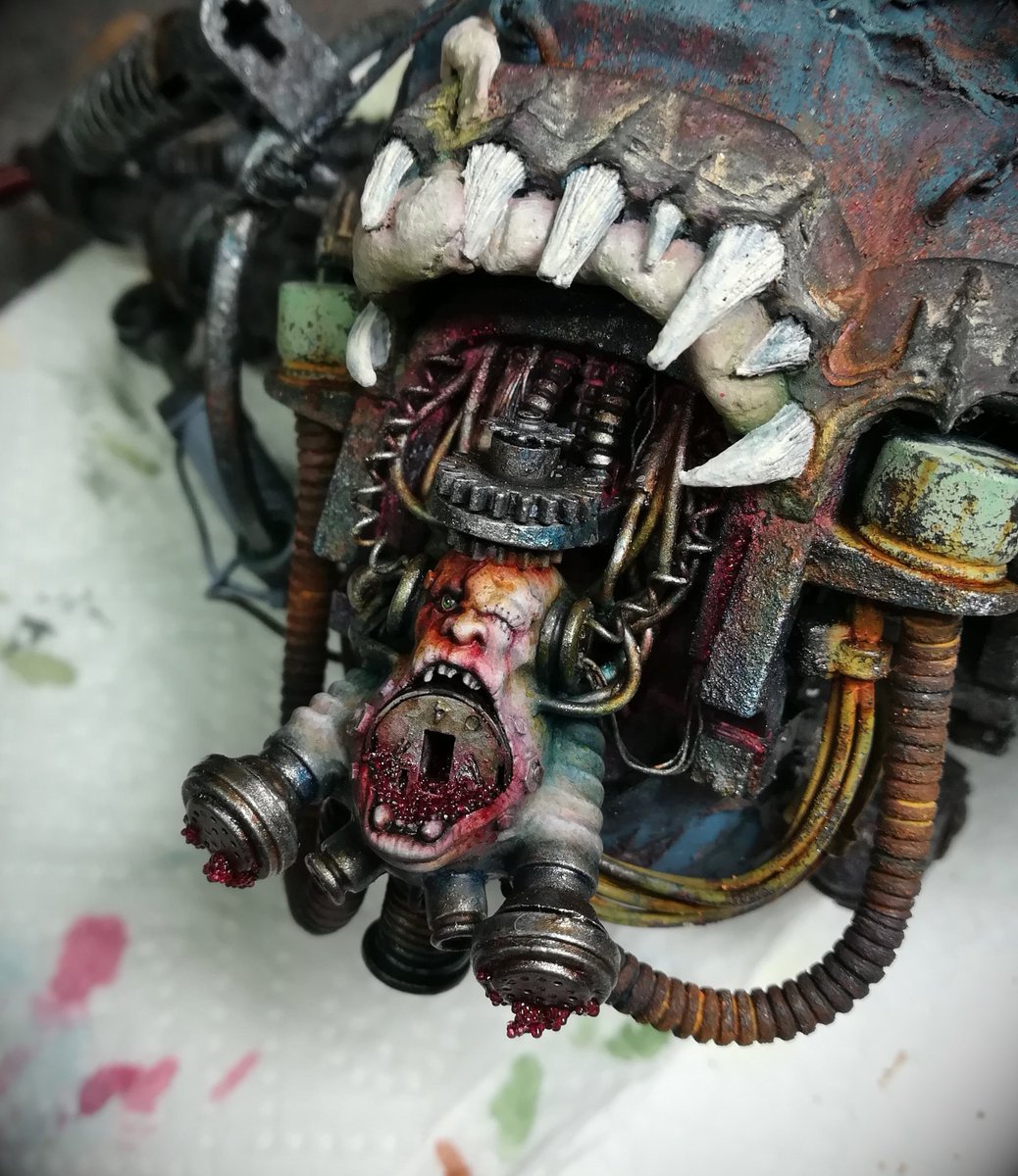 Monstroys's tweet image. Here's the Renegade Knight painting progress - his head :)

#warhammer40k #warhammer #hobby #painting #PaintingWarhammer #art #Warmongers #color #brush #monster