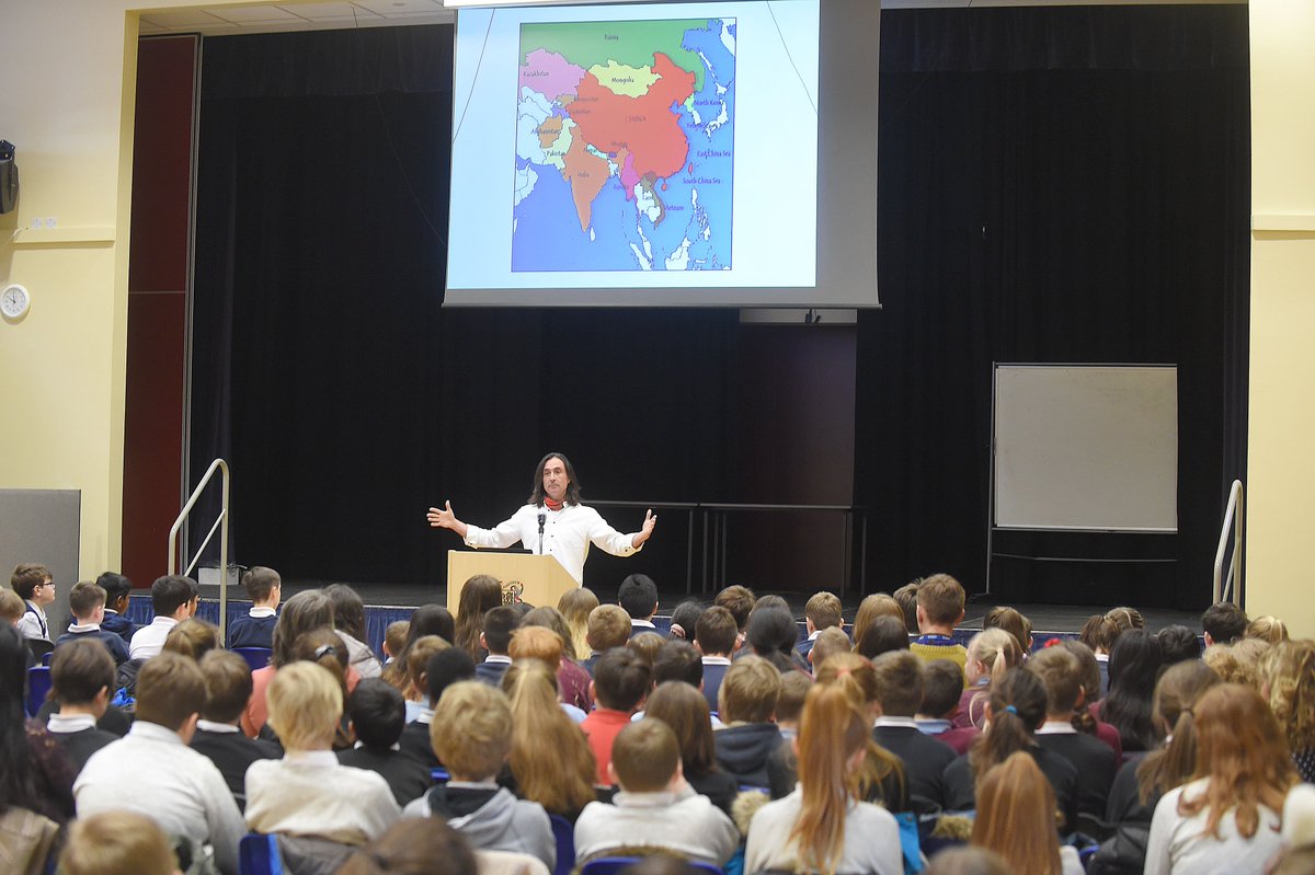 #Stirling pupils enjoyed a visit from Scottish TV presenter Neil Oliver who shared details about pioneering Scots who have set up their business &amp; careers in China🇨🇳. 

Neil’s fascinating stories inspired the pupils to set new horizons &amp; aspirations in their future career paths.