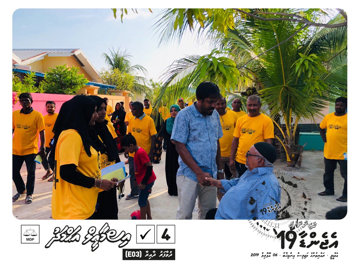 isse2019's tweet photo. #MDP Dhuvaafaru Dhaairaage Sarukaaru Candidate Ismail Ahmed ah vote hoadhumahtakai kuriyahdhaa mega #D2D ge therein. (Day2)

#Vote4Isse���
#ThafaathuDhakkaanan
#DhuvaafaruDhaairaa
#Agenda19
#Majlis19Thilafathah https://t.co/zEilpjE72h