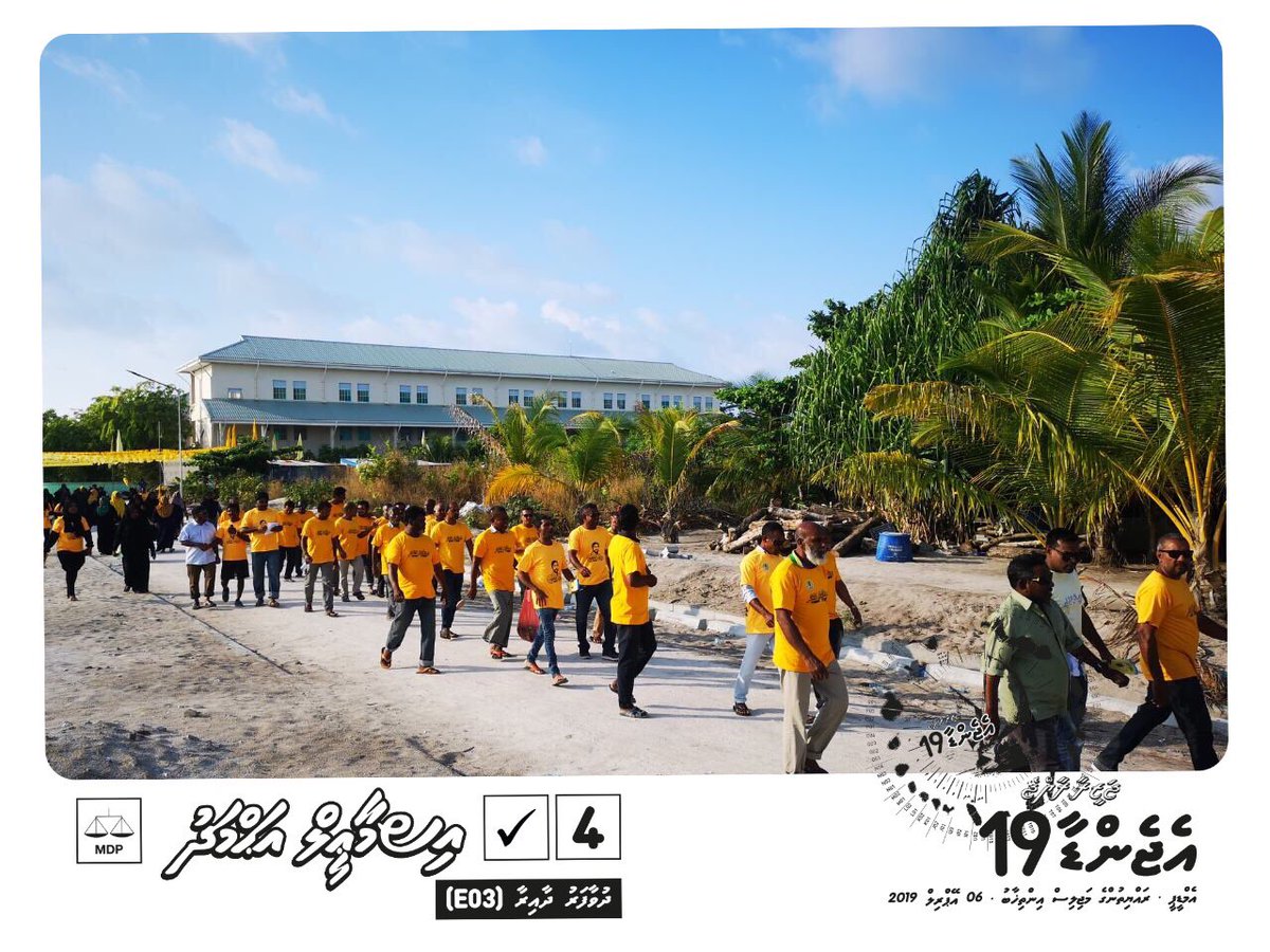 isse2019's tweet photo. #MDP Dhuvaafaru Dhaairaage Sarukaaru Candidate Ismail Ahmed ah vote hoadhumahtakai kuriyahdhaa mega #D2D ge therein. (Day2)

#Vote4Isse���
#ThafaathuDhakkaanan
#DhuvaafaruDhaairaa
#Agenda19
#Majlis19Thilafathah https://t.co/zEilpjE72h