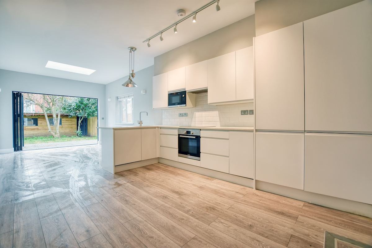 JaffeProperties's tweet image. For Sale: Larch Road, NW2 | £650,000
  
An exceptional #newlyrefurbished #twodoublebedroom ground floor #gardenflat situated within a #VictorianConversion and offered chain free. 

Find out more &amp;gt;&amp;gt; jaffeproperties.co.uk/property/resid…
