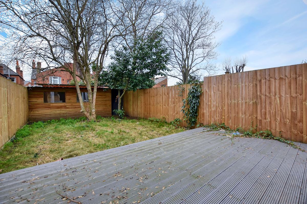 JaffeProperties's tweet image. For Sale: Larch Road, NW2 | £650,000
  
An exceptional #newlyrefurbished #twodoublebedroom ground floor #gardenflat situated within a #VictorianConversion and offered chain free. 

Find out more &amp;gt;&amp;gt; jaffeproperties.co.uk/property/resid…