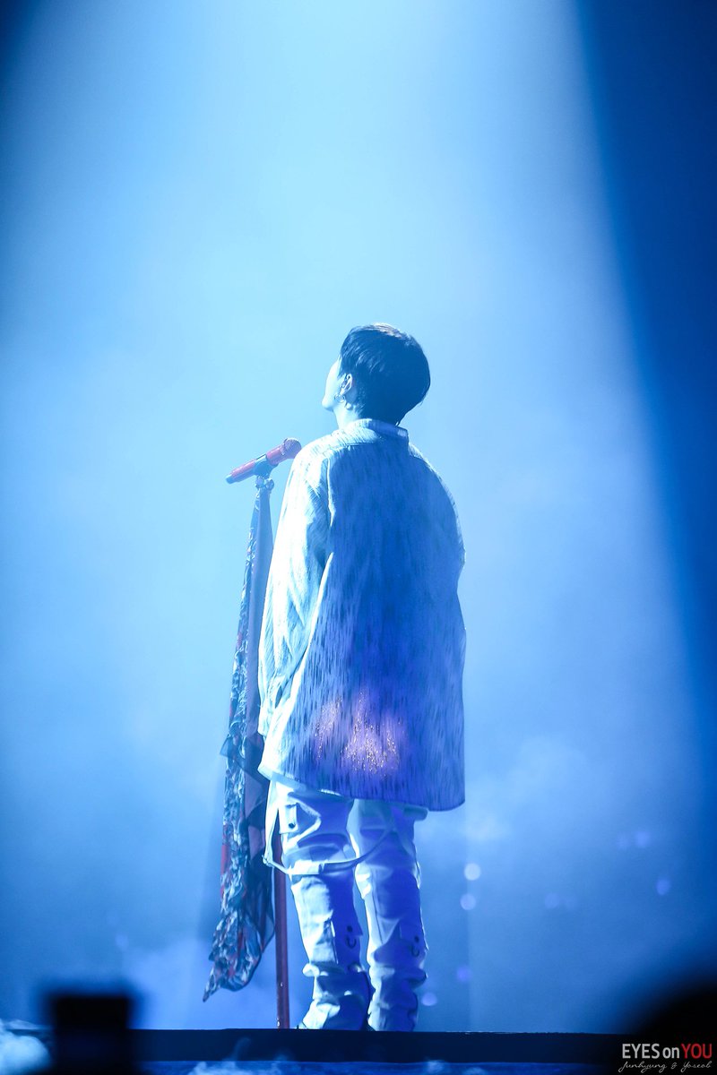 eyesonyou_jy's tweet photo. Du noir naît la lumière.
어두움을 사이로 빛이 나다.

#준형 #용준형 
#JUNHYUNG
#YONGJUNHYUNG https://t.co/Yi2sUiQ2Ze