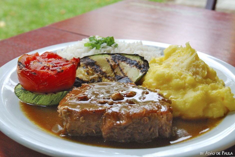 Paraguassu18's tweet photo. SUGESTÃO DA CHEF
Salada+
-Lombo Suíno c/purê de batata salsa e legumes na manteiga de ervas; 34,90
-Tilápia Baden Baden c/batata bolinha e arroz branco; 34,90
-Doce de Abóbora.
R. Moysés Marcondes, 9. 41-3029.1020
#almocoexecutivo #almoco #mesanacalcada #churrasco #juveve https://t.co/345TX1qnDw