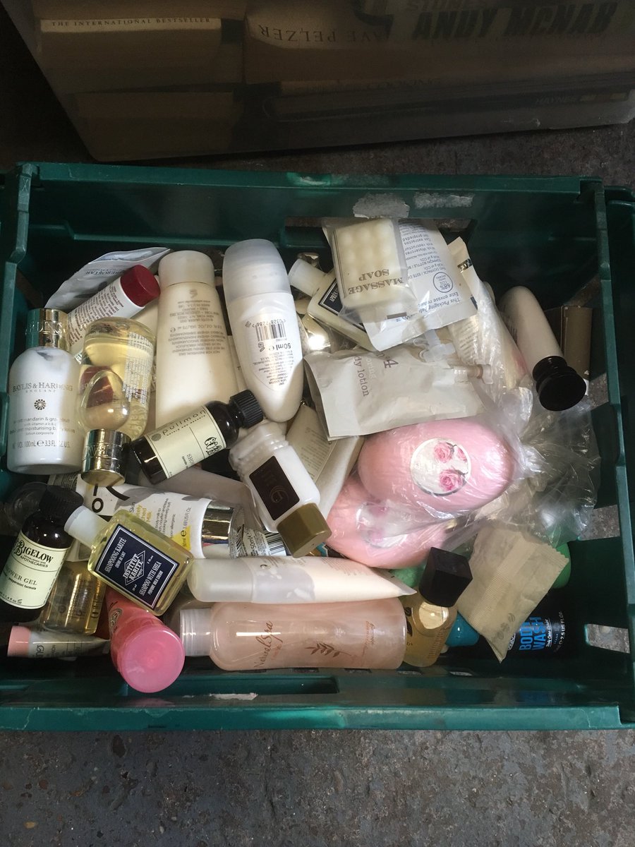 ArenaCommunity's tweet photo. A reminder this Saturday is our next Pop Up Pound Store- Unit 1, Belfield Street, Ilkeston. 9-12, loads of bargains and refreshments available. #preloved #community #ilkeston #bargains https://t.co/hYauFLyzkK