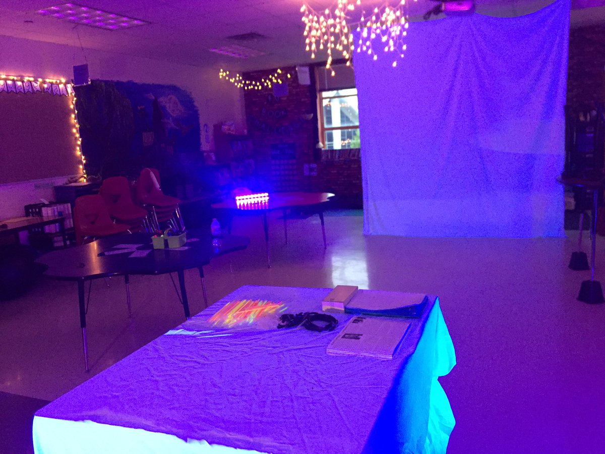 MrsLaywell's tweet photo. Getting ready for GLOW GAMES 2019 today. Glow 5th graders! https://t.co/puNUhWZyMA