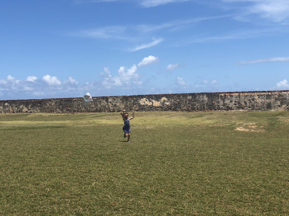 Señora Estrada on Twitter "How do you say kite in Spanish? Cometa