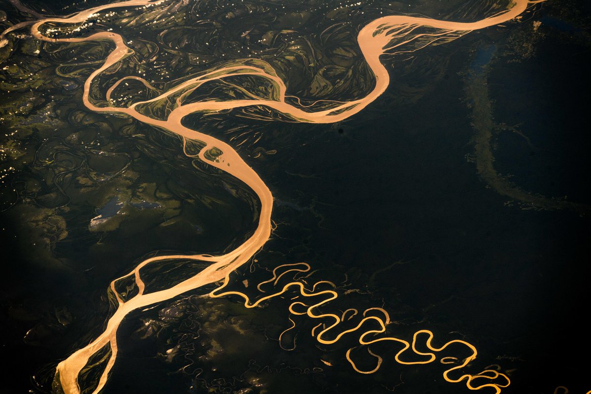 SpaceToday1's tweet photo. Lindas imagens do Rio Amazonas, feitas pelo astronauta Alexander Gerst durante a missão Horizons a bordo da ISS. https://t.co/7V8ImGKqMm