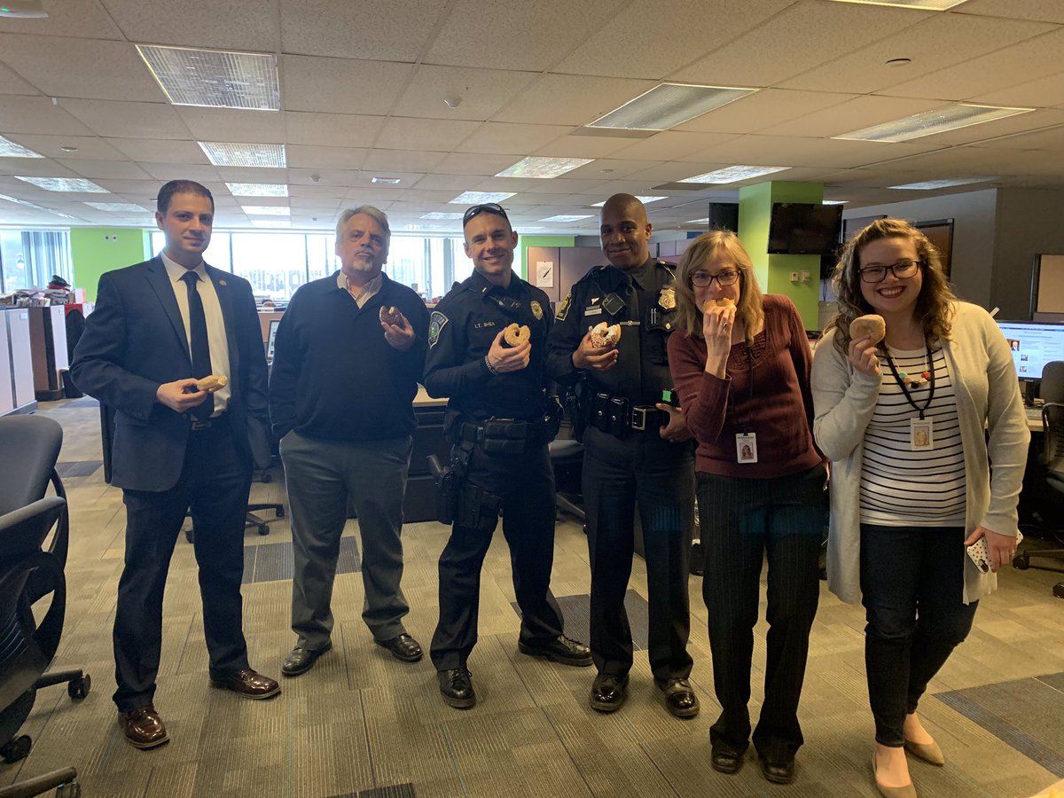 HartfordPolice's tweet image. Okay so sometimes we eat donuts lol @hartfordcourant #Huganewspersonday #HPD