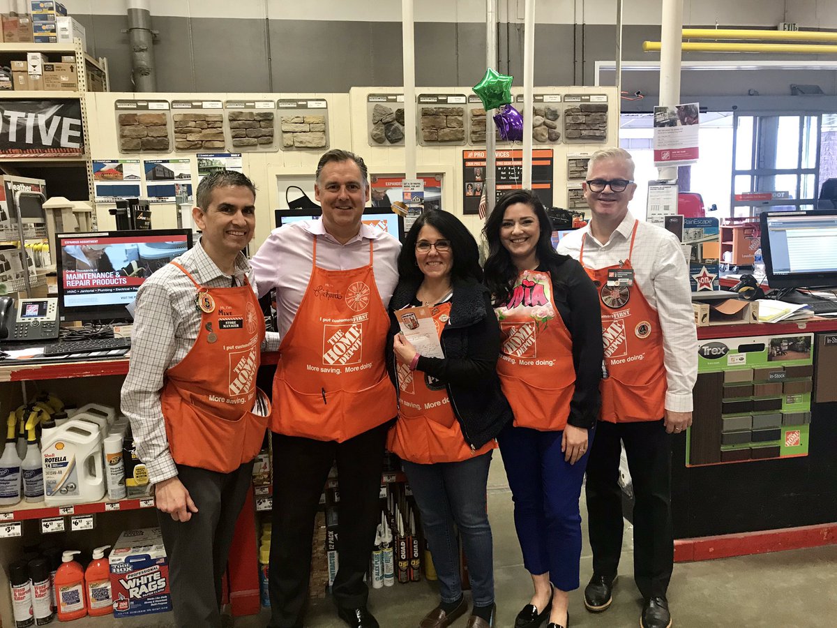 LilyGSV's tweet photo. Recognizing orange blooded associates at 1948 Carpentersville and celebrated National Burrito Day! #homerawards #nationalburritoday #CentralRegionHD https://t.co/k5XJc84RgC