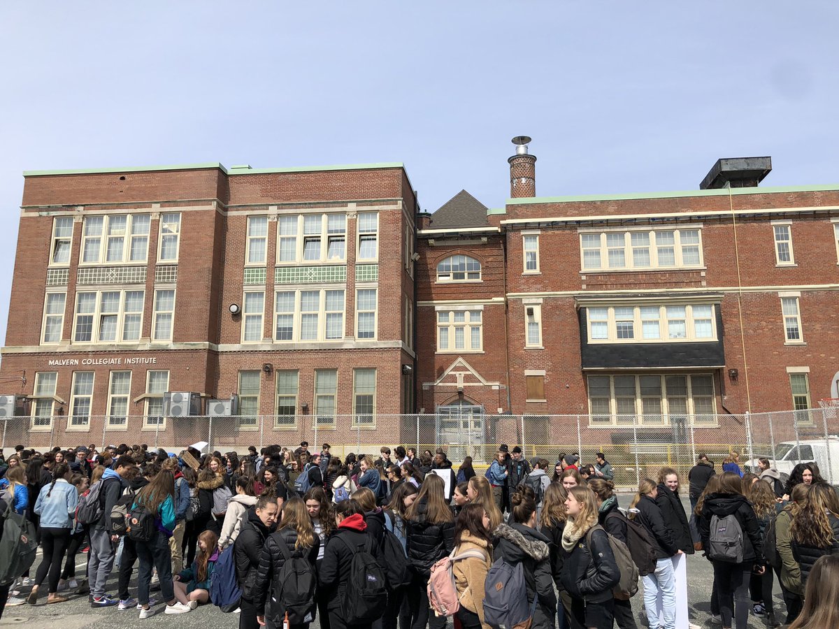 cxlowe16's tweet photo. @fordnation @LisaThompsonMPP maybe you should ask the students what we think before you start making changes that will affect our future! #NoCutsToEducation https://t.co/YayKGnQUN3