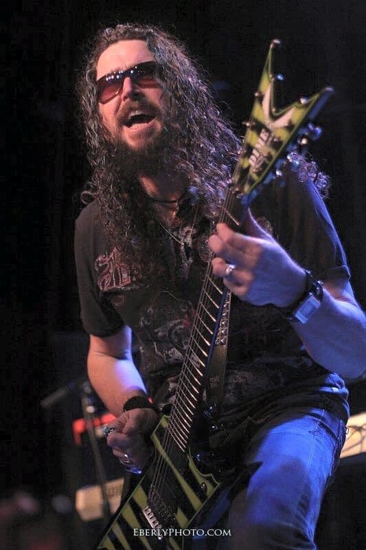 WayneFindlay's tweet photo. TBT Live in the USA!!
#deanguitars #waynefindlay #ernieball #nord #korg
https://t.co/lZgQf5Cj2D https://t.co/jSdfhd7ayf