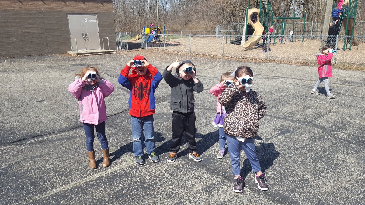 MsCatrina_P1's tweet photo. Cloud watching with our cloud binoculars https://t.co/D9wAvKBjba