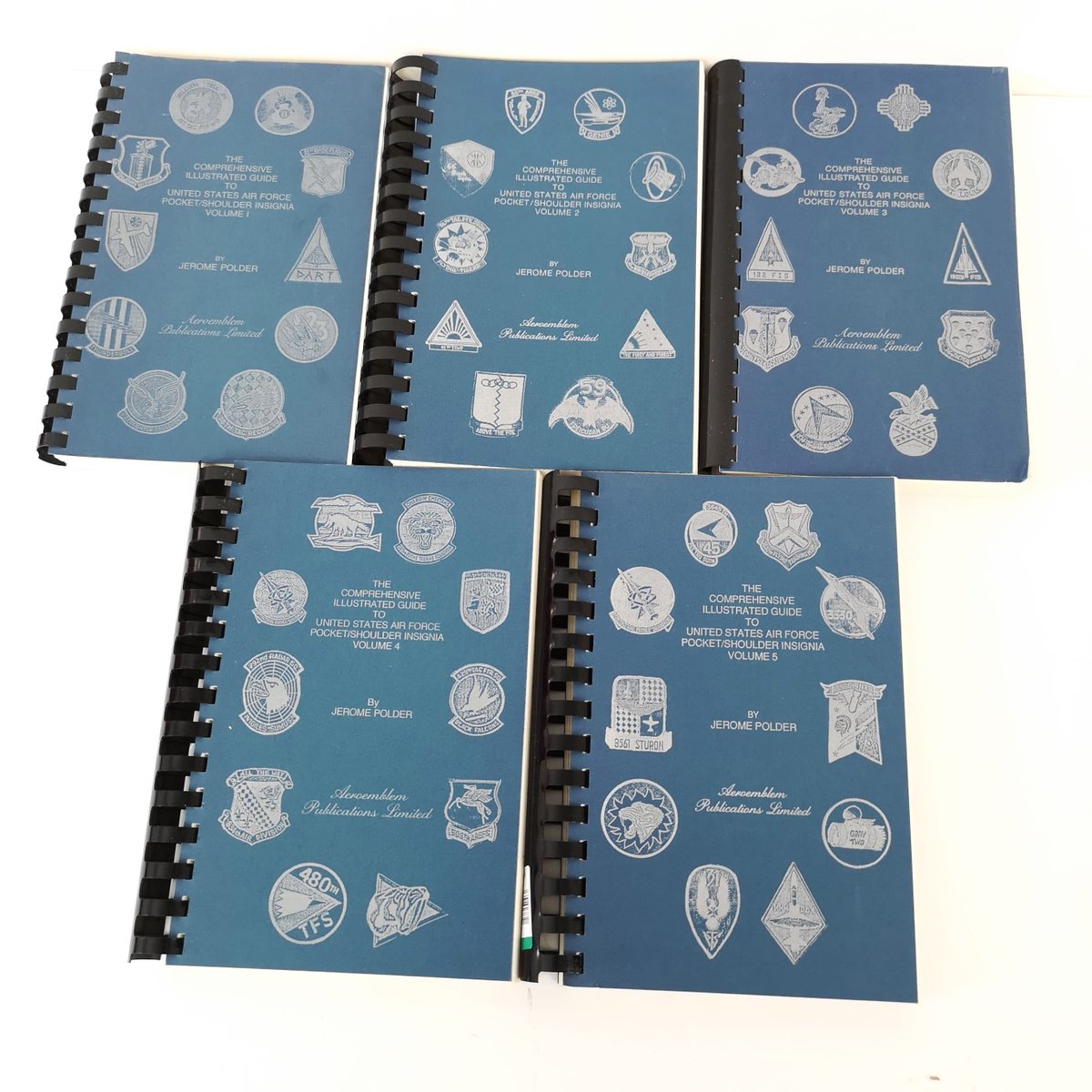 oneonlytrueblue's tweet image. US Airforce Pocket Shoulder Comprehensive Illustrated Guide Lot 5 Jerome Polder Volumes  1 2 3 4 5 #vintage #usairforce #guideus #pocketguide j.mp/2WEHpvc
