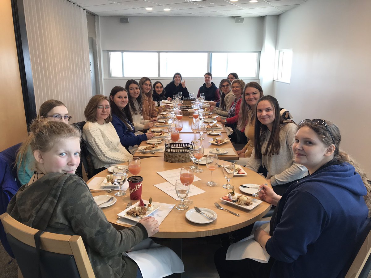 MsJTobes's tweet photo. @FenelonFallsSS dual credit culinary students enjoyed their day @FlemingCollege today! #ffssfoods https://t.co/lQCVNaGylH