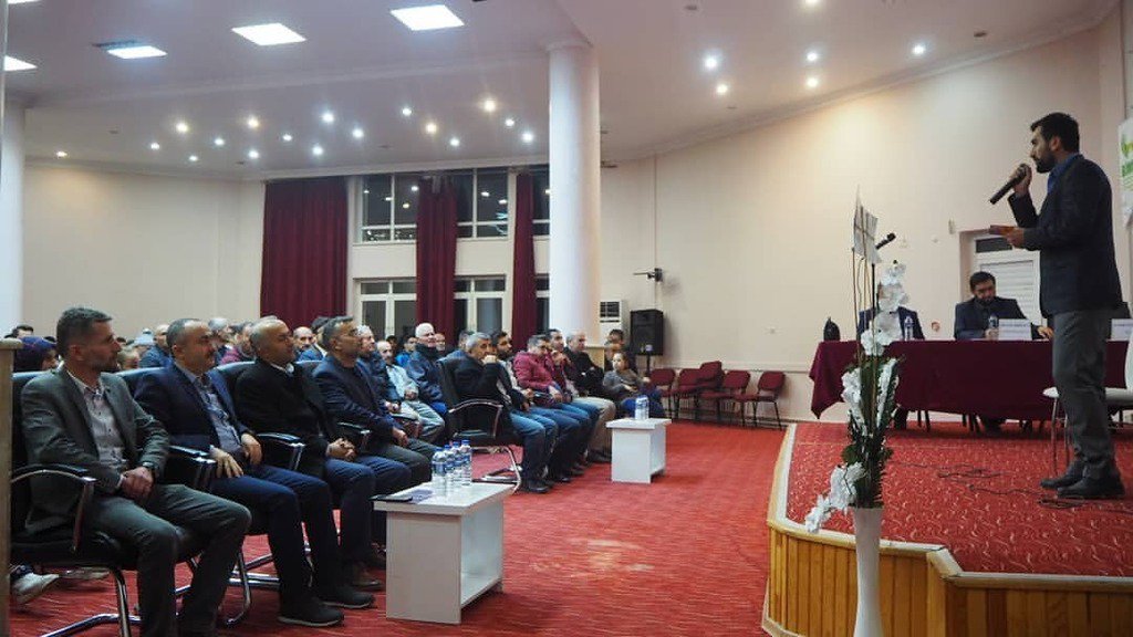 yakupcetincom's tweet photo. Bozkır Bimder Derneğimizin düzenlemiş olduğu Ortaokullar arası Esma-ül Hüsna ezber ve güzel okuma yarışmasında çocuklarımızın güzel sesinden Rabbimizin en güzel isimlerini dinliyoruz.
https://t.co/NGn6VE95CX
#yakupcetincom #Bozkir #siristat #Konya #Bimder #yakupcetincomtr #B… https://t.co/a6EfNsFZwD