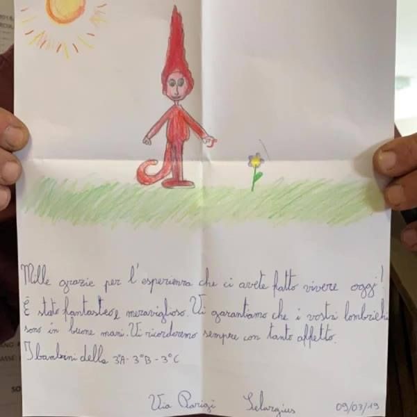 puntosud's tweet photo. Presidio Piazzale Trento ha portato a scuola i Lombrichi liberi 🐛di #NOPLANETB per le bambine 🧒e i bambini 👦, perché sono proprio loro i migliori alleati per ripensare ad un futuro più sostenibile!
@europeaid @PosteNews @GenerasFoundation https://t.co/9EH3dOZ049 https://t.co/UE3xXd0v9z