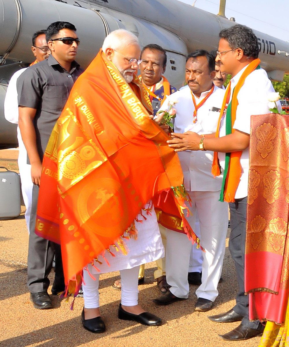 RAMAKRISHNAKNL's tweet photo. Welcoming to Hon'ble Prime Minister Sri Narendra Modi Ji to Kurnool https://t.co/0qWrJ9NWz7