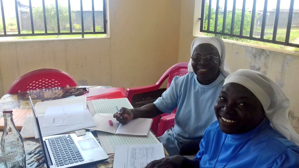 Aslav_asso's tweet photo. Séance de vaccination à Pointe Noir avec Soeurs Odile et Rose: mise en pratique de la formation gestion de Février .... #aslav #solidarite #service #vie #formation #medical https://t.co/Sec3muU9UY