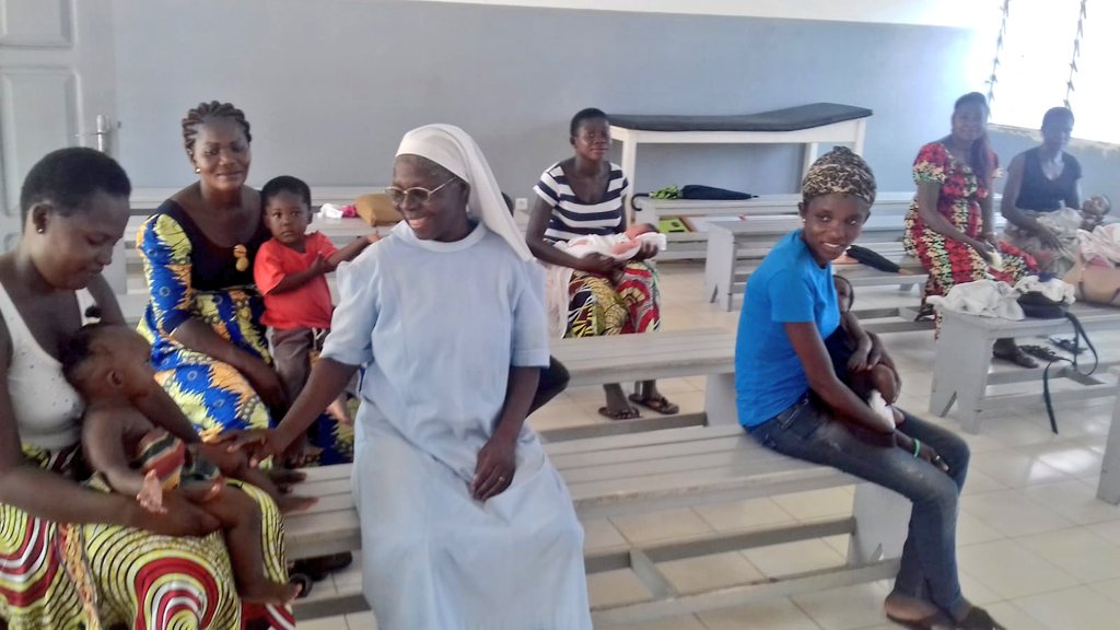 Aslav_asso's tweet photo. Séance de vaccination à Pointe Noir avec Soeurs Odile et Rose: mise en pratique de la formation gestion de Février .... #aslav #solidarite #service #vie #formation #medical https://t.co/Sec3muU9UY
