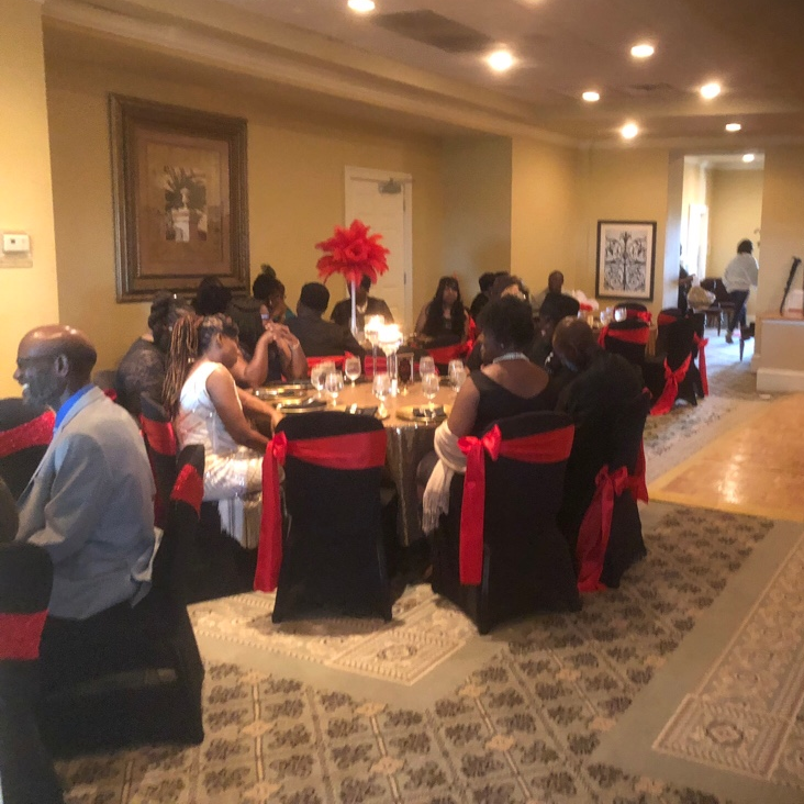 EventsByRelish's tweet image. 🎉 What a fun 60th birthday celebration for Michelle Coaxum this past weekend! 🎂 It was a  cotton Club flapper themed party at RiverTowne Country Club complete with a Best Dressed prize, sequined linens &amp;amp; chair covers and feather centerpieces! @RiverTowneCC