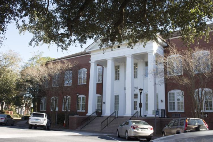 TheGeorgeAnne's tweet photo. Georgia Southern faculty plan to present a signed petition against the new workload policy to the university president and provost. The petition is signed by over 70 faculty and alumni.

Full Story: https://t.co/Vu4lxwAKs8
Article by @BrendanwardGSU https://t.co/8ZB8yLypZ7