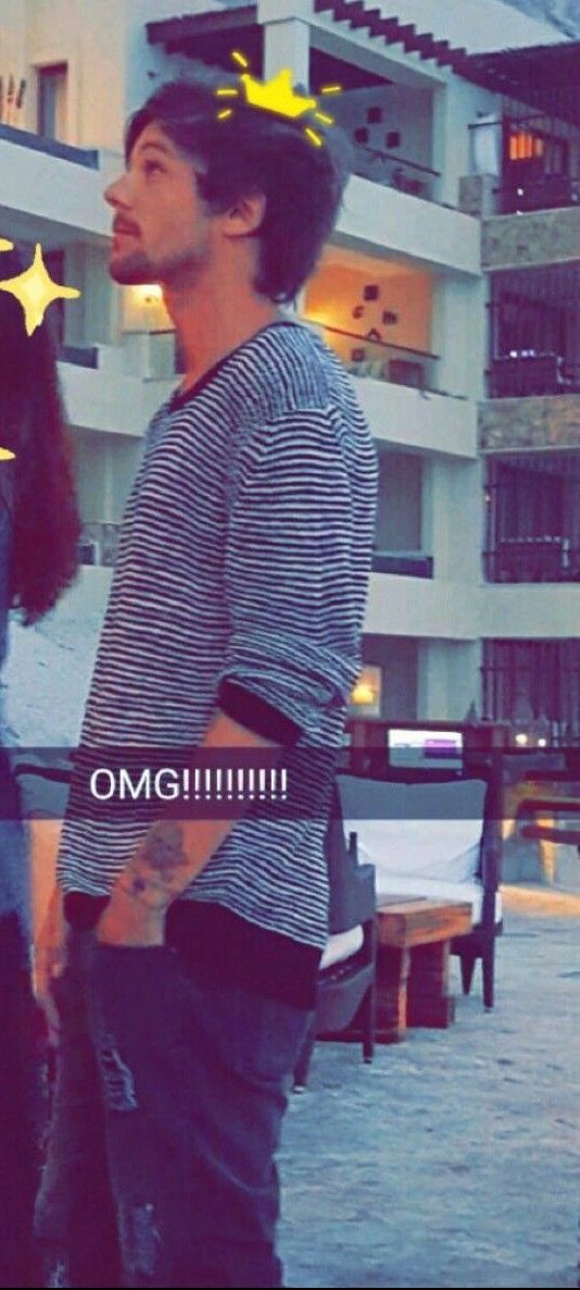 loueeeeh1's tweet photo. #LouisTomlinsonBBMAs @Louis_Tomlinson sOS DEMASIADO LINDO https://t.co/DKYCq7sw2C