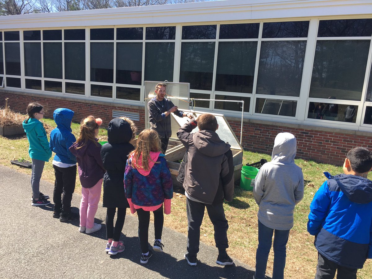 CPerrySTEM's tweet image. Learning about #coldframes with @GCGrowers ! @HHS_Bemiss @LPS_Tremblay @HHSPTOLynnfield