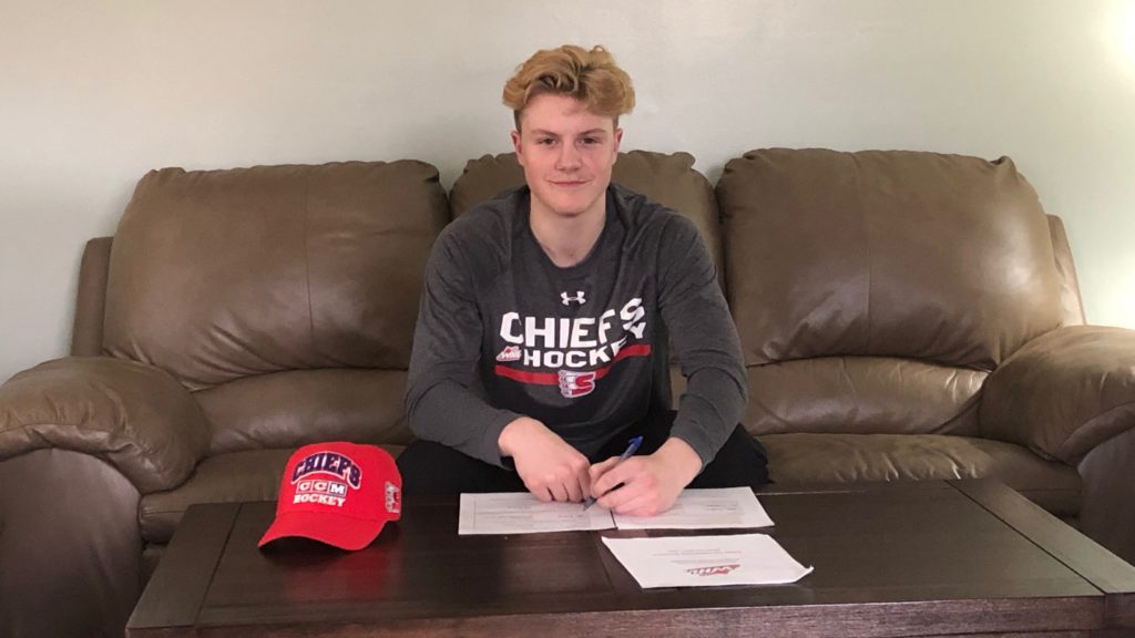 ✍️ | Forward prospect <a href="/Blakeswetlikoff/">Blake Swetlikoff</a> signs <a href="/TheWHL/">Western Hockey League</a> agreement. Welcome to Spokane, Blake! #GoChiefsGo

🔗 | bit.ly/2TXv6bF