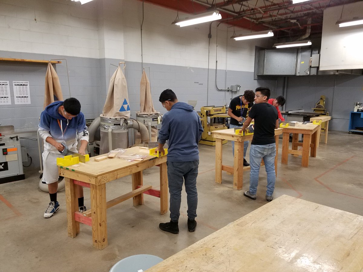 Principles of Construction classes are starting to make a little sawdust in the construction lab. @HNGCBears @AliefCTE @ElsikNGCRams #aliefmission #successinthemaking