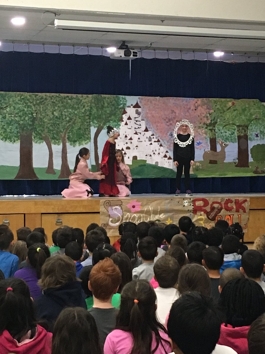 Gr1cMsPereria's tweet image. Lights, camera, ACTION! Two amazing performances at STM! Shout out to Directors: Mrs. Ross and Mrs. Galgliano! #ocsbDeeplearning