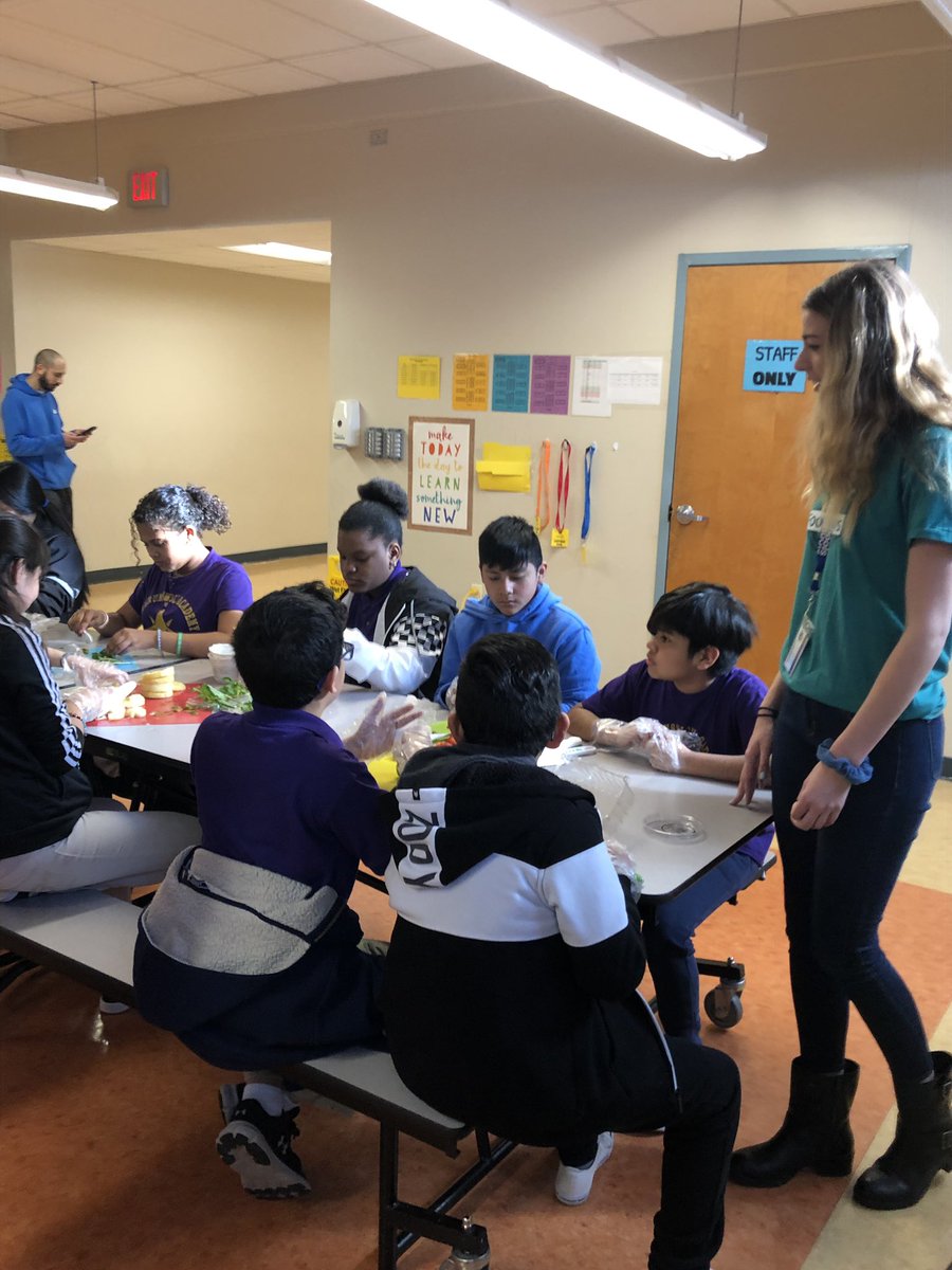 LAmbrosio196's tweet photo. Warming up the dates!!! 6th gr @GandTTeam working hard in the #Marchsnackness competition! Final round #ALLIN4NB @FoodCorps https://t.co/ySHNBPGt4R