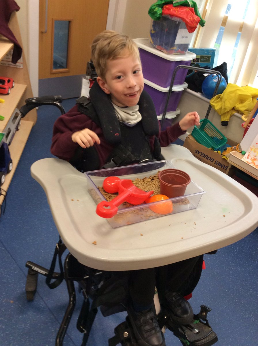 YsgolPenCoch's tweet photo. Edible sensory garden play in #redclass #foodtopic https://t.co/PonzOALzbu